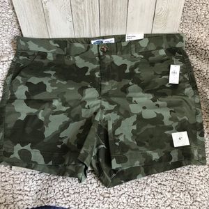 NWT Old Navy 18 5” Everyday Shorts